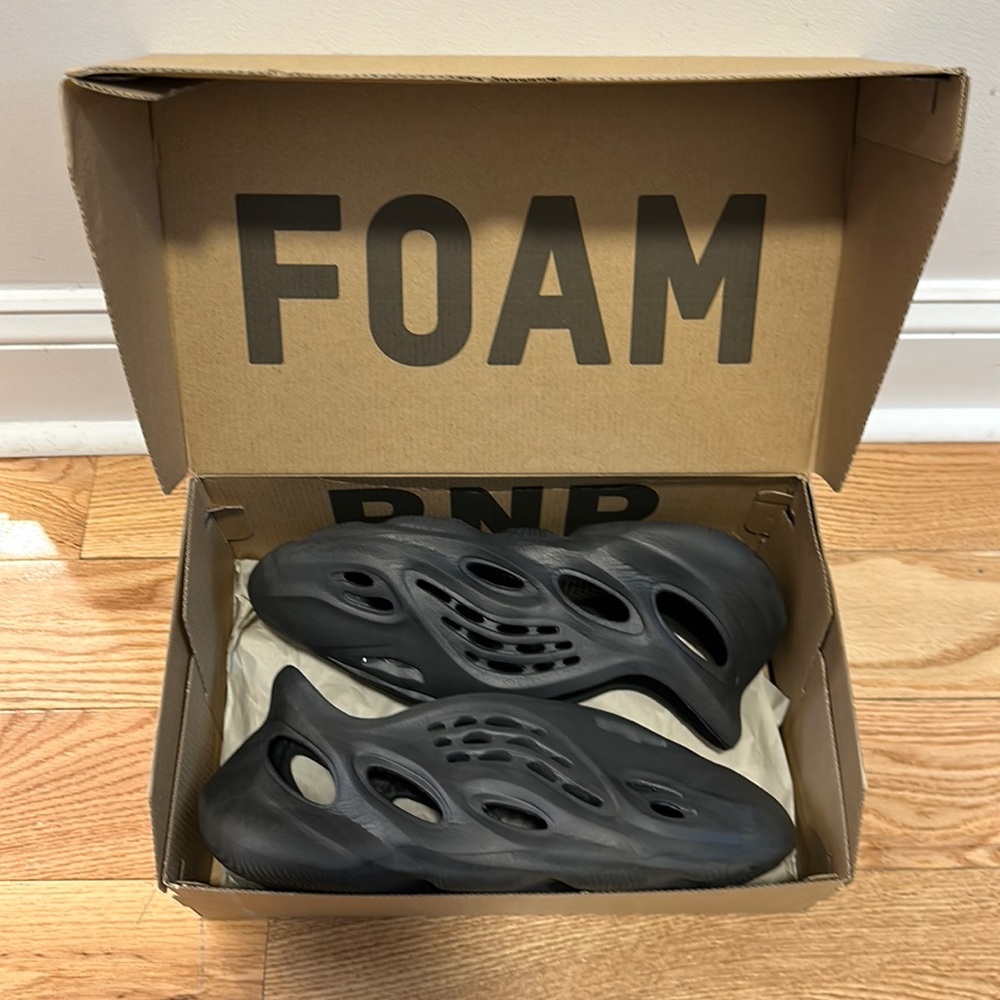 Yeezy Adidas Foam RNR Onyx sz.11 M